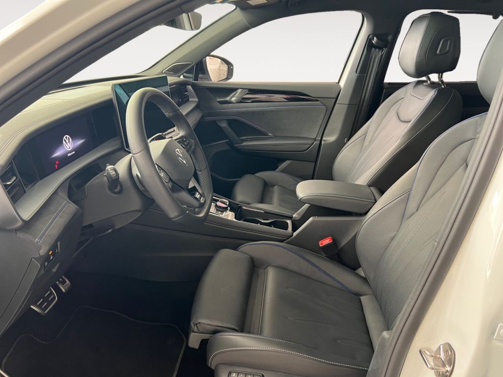 Fahrzeugabbildung Volkswagen Tayron 1.5 eHybrid DSG R-Line AHZV Black Style