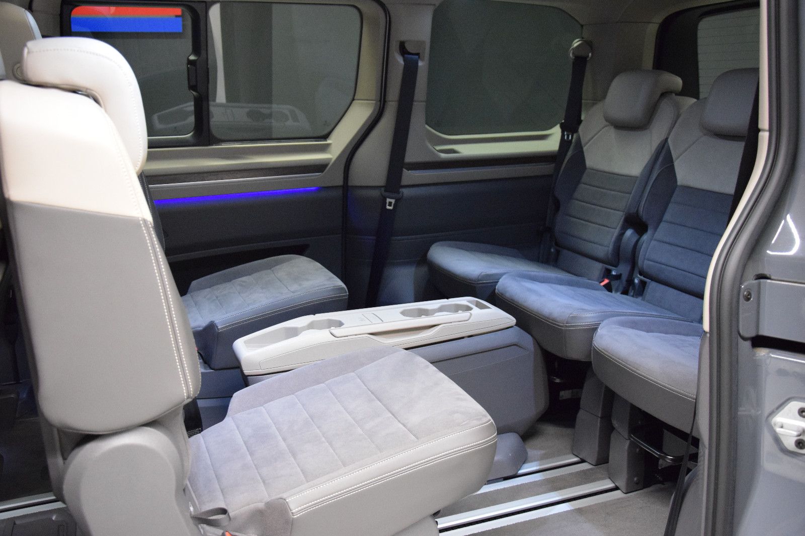 Fahrzeugabbildung Volkswagen T7 Multivan Style Pano ACC IQ AHK Stndhzg Alcant