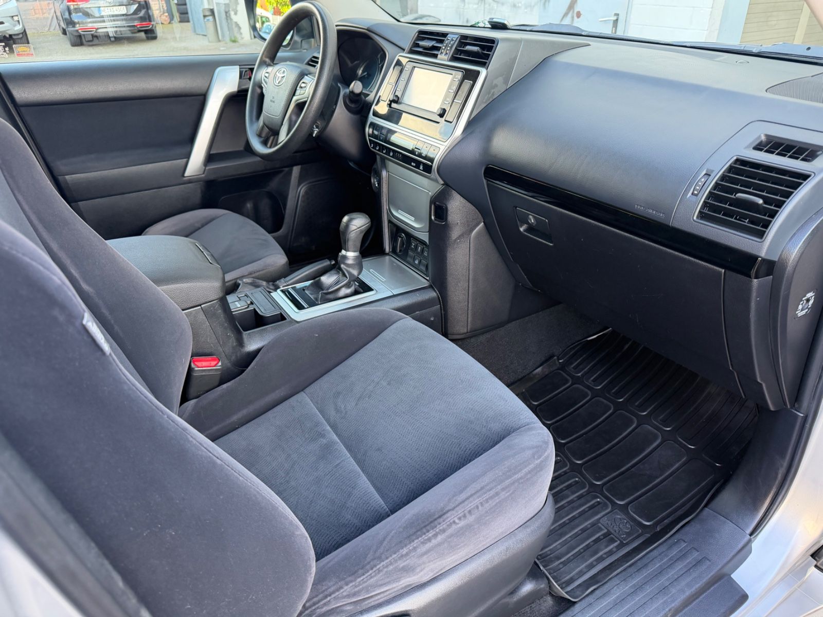 Toyota Land Cruiser 2.8 D-4D Automatik/Navi/PDC foto 9