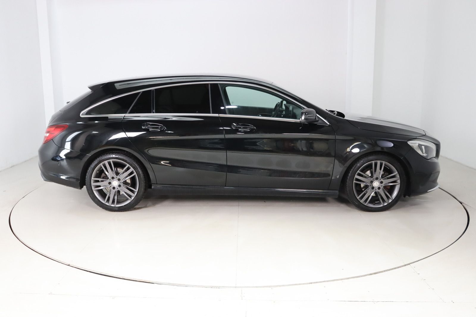 Fahrzeugabbildung Mercedes-Benz CLA 220 CDI Shooting Brake 4Matic