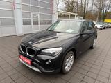 BMW X1 18 i sDrive*1.HAND+SCHECKHEFT+SOMMER-/WINTER* - BMW X1 aus 2012 mit Benzin-Antrieb: Geländewagen