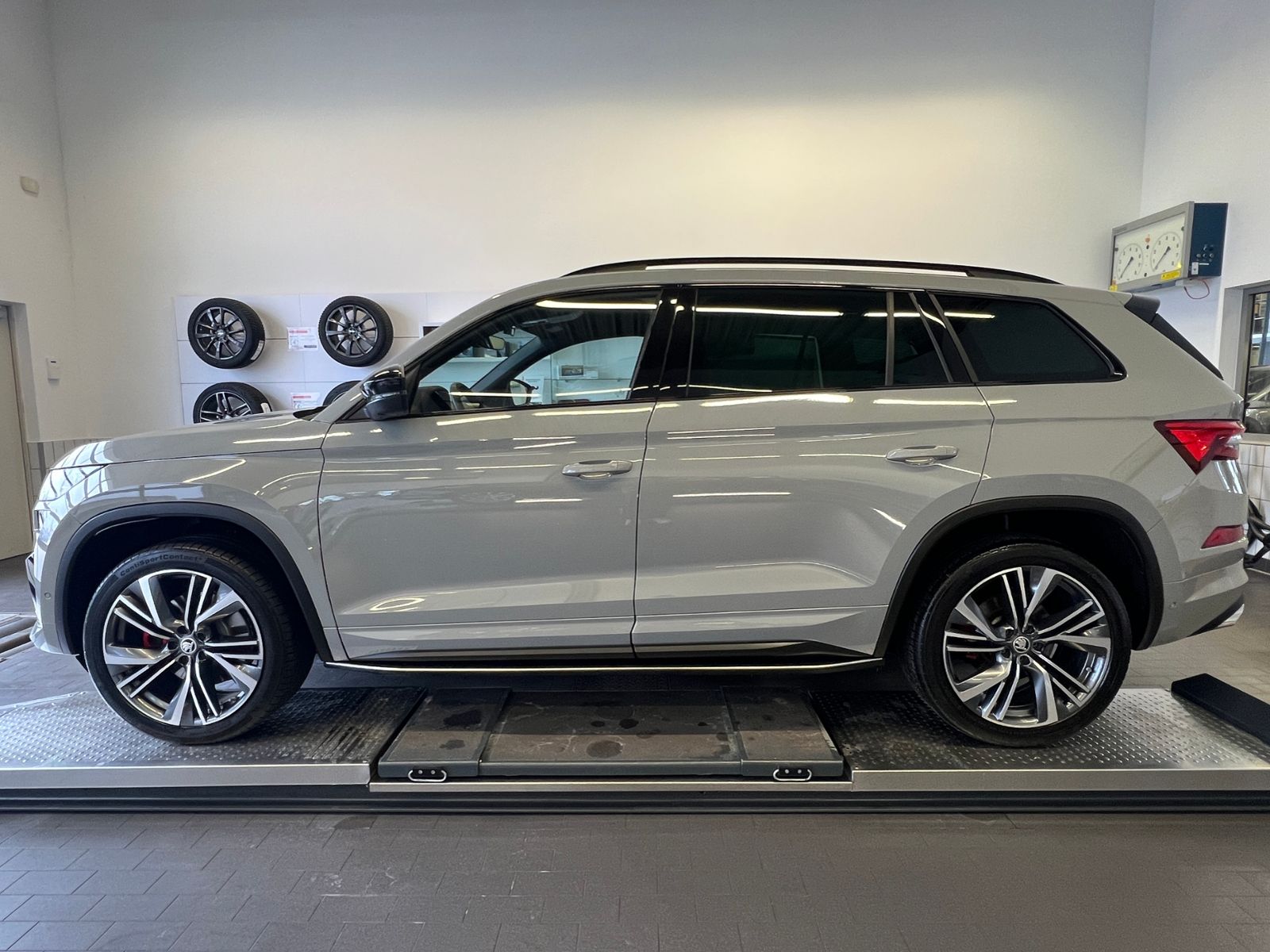 Fahrzeugabbildung SKODA Kodiaq RS 2.0 TSI DSG 4x4 *AHK, Matrix, Standhzg