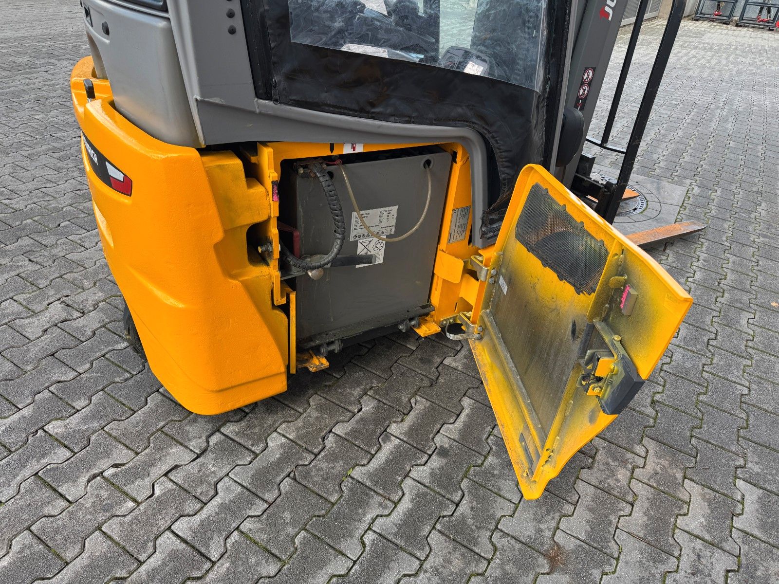 Fahrzeugabbildung Jungheinrich EFG 215 / Triplex: 4.25m! / SS / nur 3.092h!