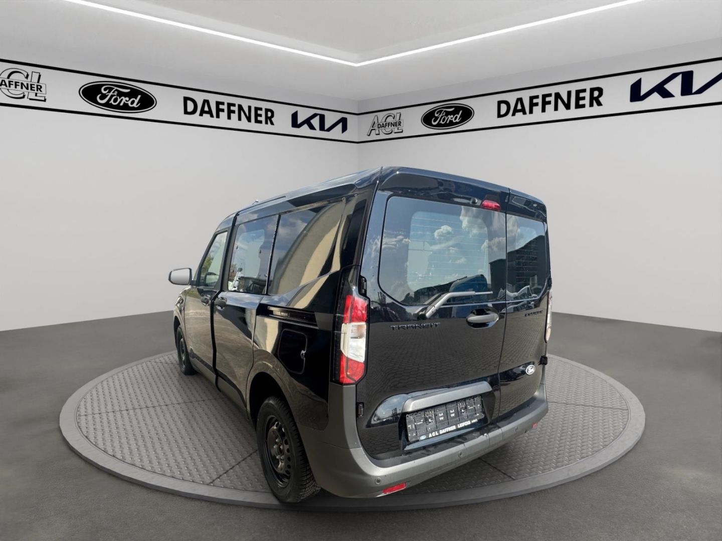 Fahrzeugabbildung Ford Transit Courier Trend Doppelkabine Apple CarPlay