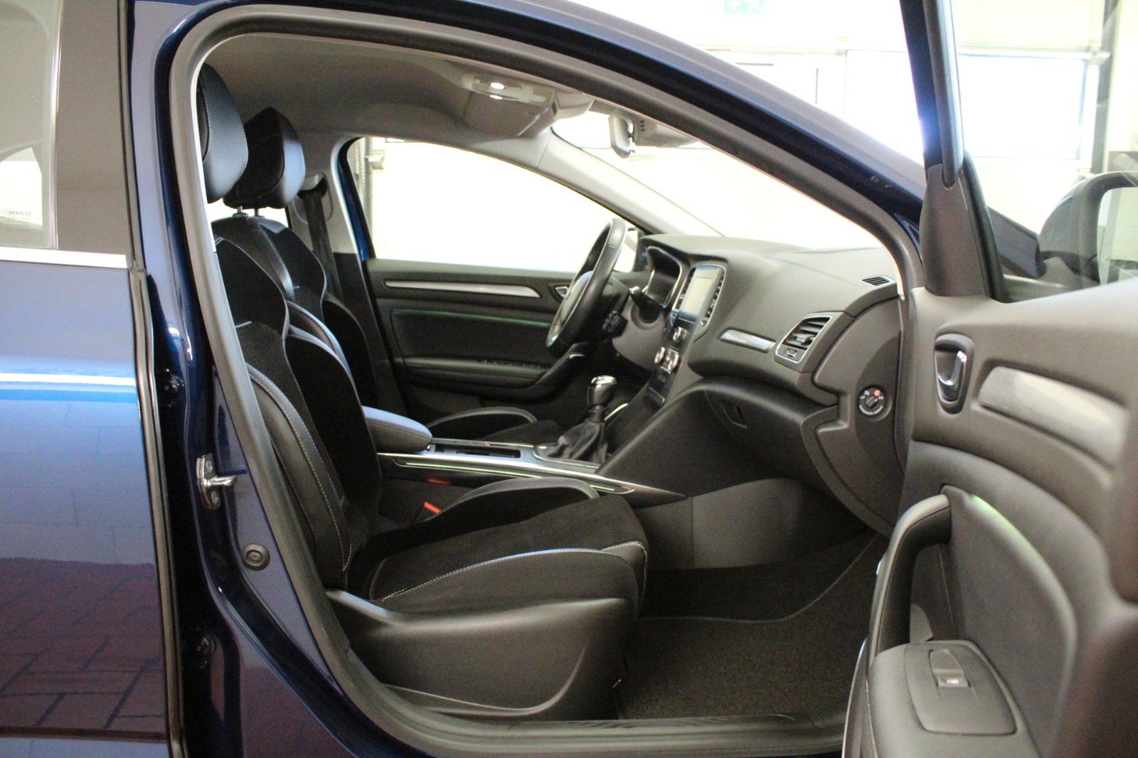 Fahrzeugabbildung Renault Megane ENERGY TCe 130 Intens/*Winterräder