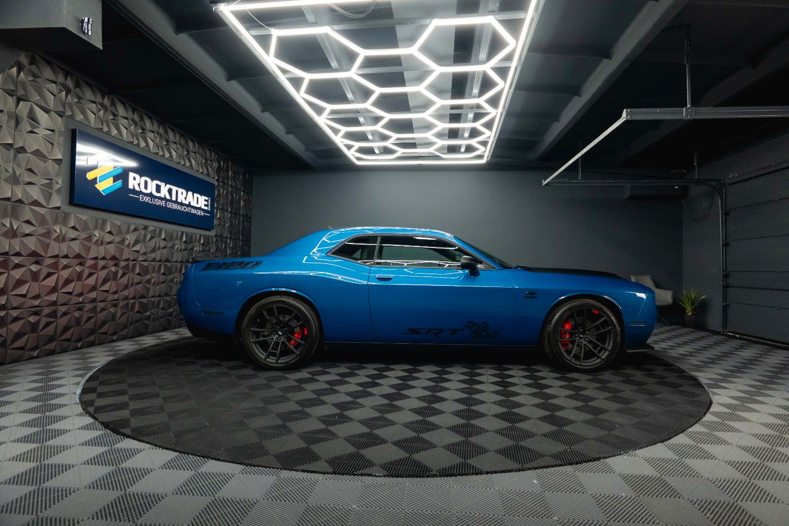 Fahrzeugabbildung Dodge Challenger 6.4 V8 SRT 392 R/T 1320 SCAT PACK