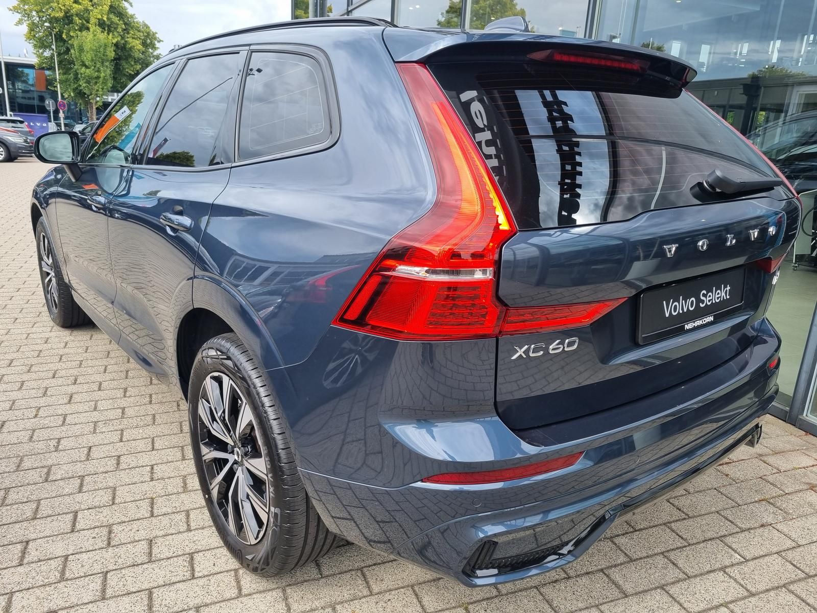 Fahrzeugabbildung Volvo XC60 B4 Diesel AWD Plus Dark 'AHK'