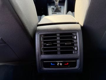 Volkswagen Golf VIII Var. Active+AHK+LED+SHZ+LHzg+Navi+Kame