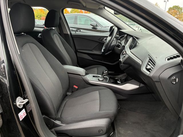 Fahrzeugabbildung BMW 118 i Advantage >AUT/LED/PDC/SHZ<
