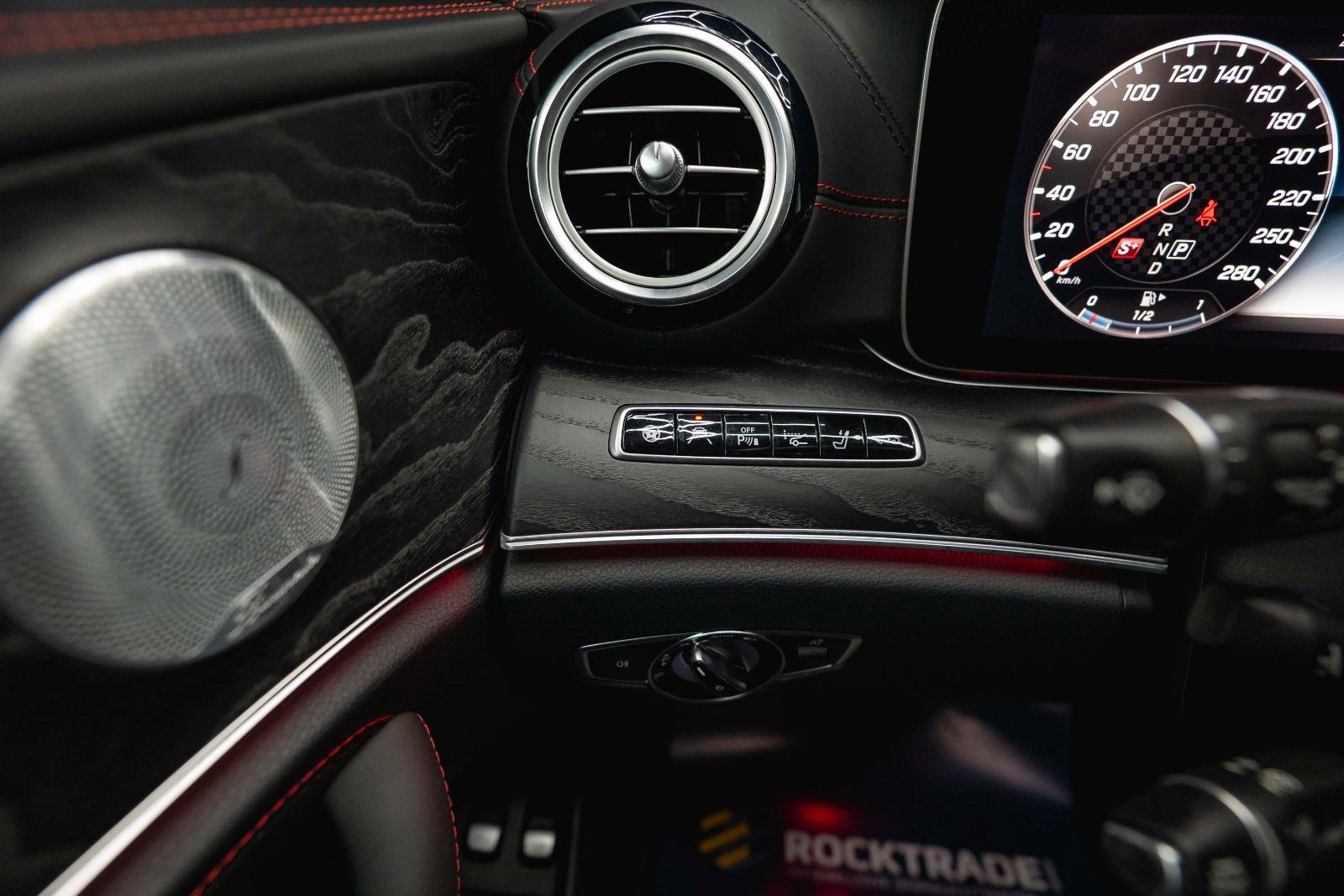 Fahrzeugabbildung Mercedes-Benz E 43 AMG 4Matic Night-Paket *Airmatic*ACC*Pano*