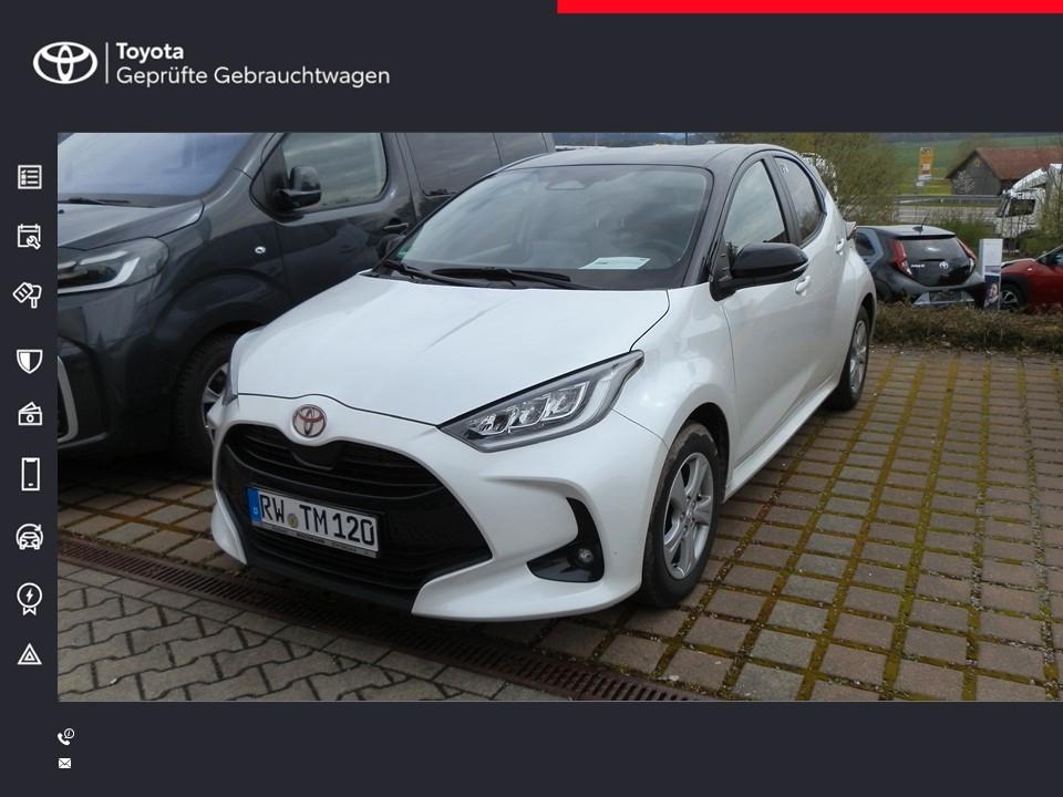 Toyota Yaris Hybrid Black&White