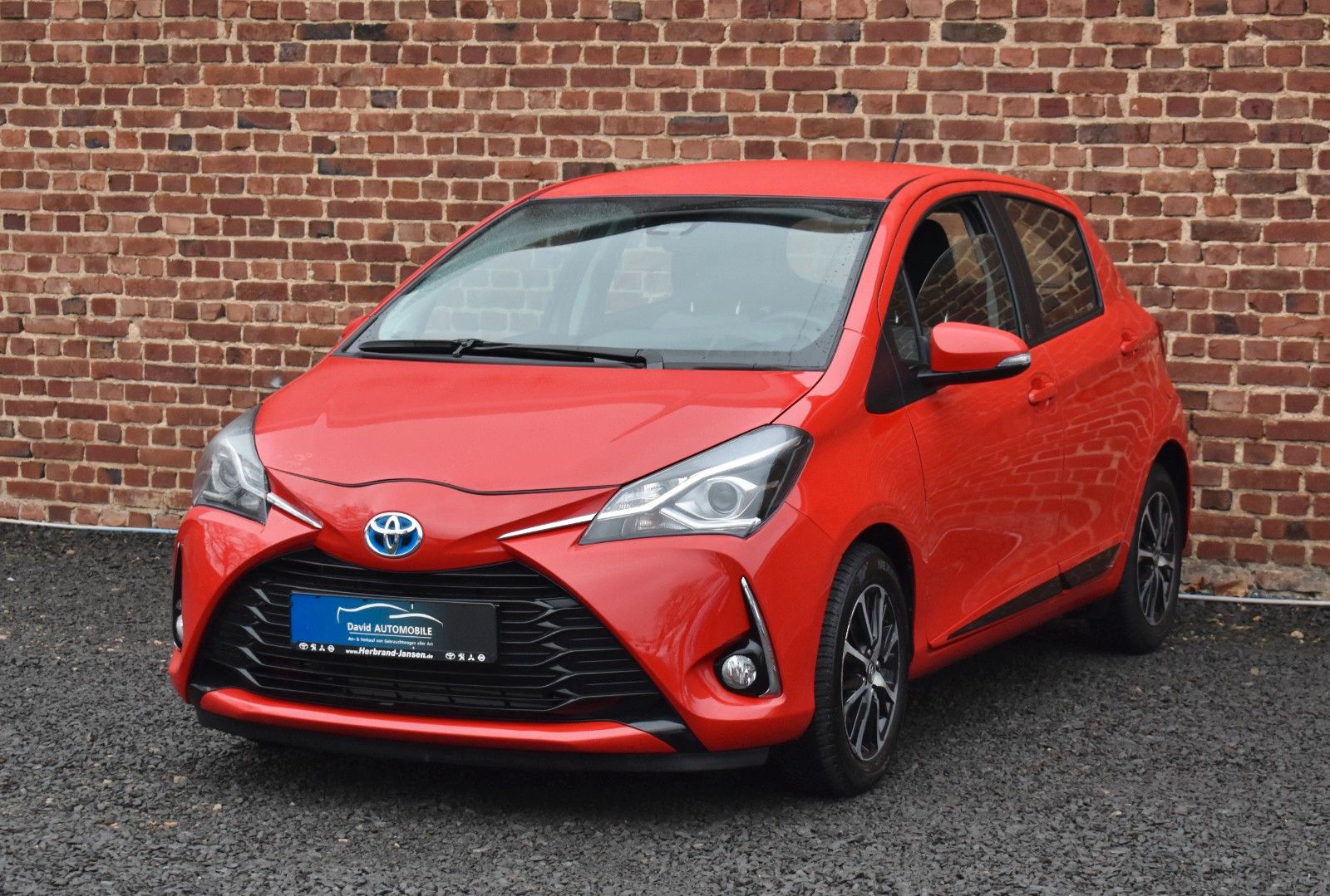 TOYOTA Yaris