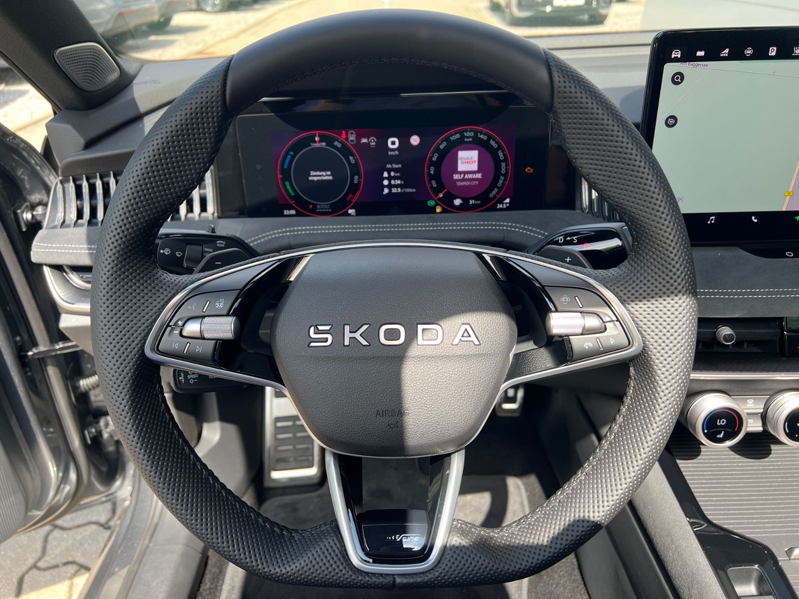 Fahrzeugabbildung SKODA Superb Combi  Sportline 1.5 TSI IV DSG *AHK,Navi