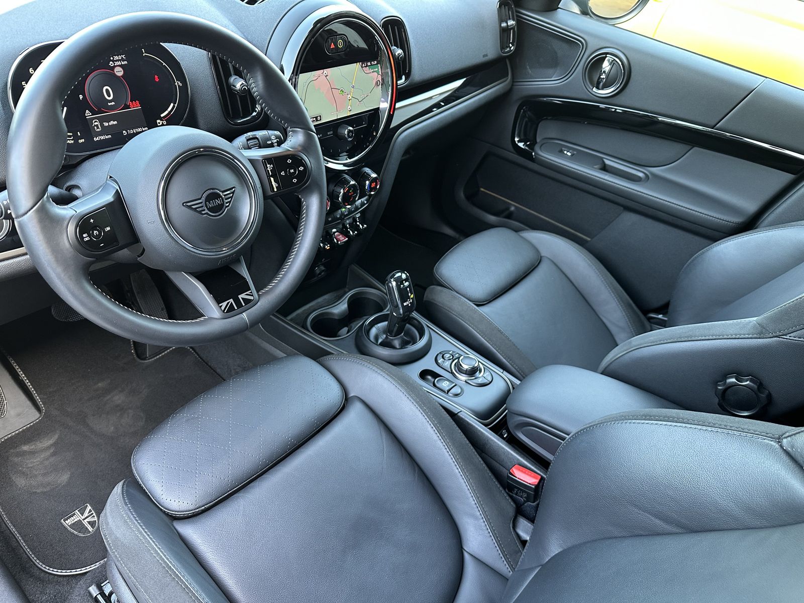 Fahrzeugabbildung MINI Cooper Countryman ALL4 NAV+LED+KAMERA+18ZOLL+DA
