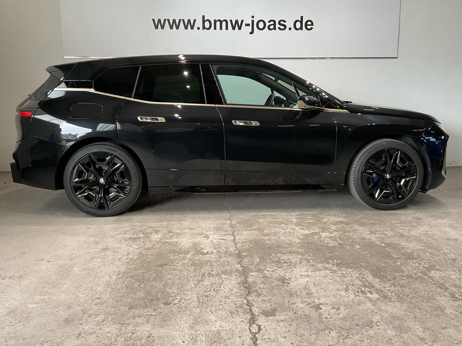 Fahrzeugeinzelansicht 16 Fahrzeugabbildung BMW iX xDrive60 M Sportpaket, Luftfederung, Sitzbelü