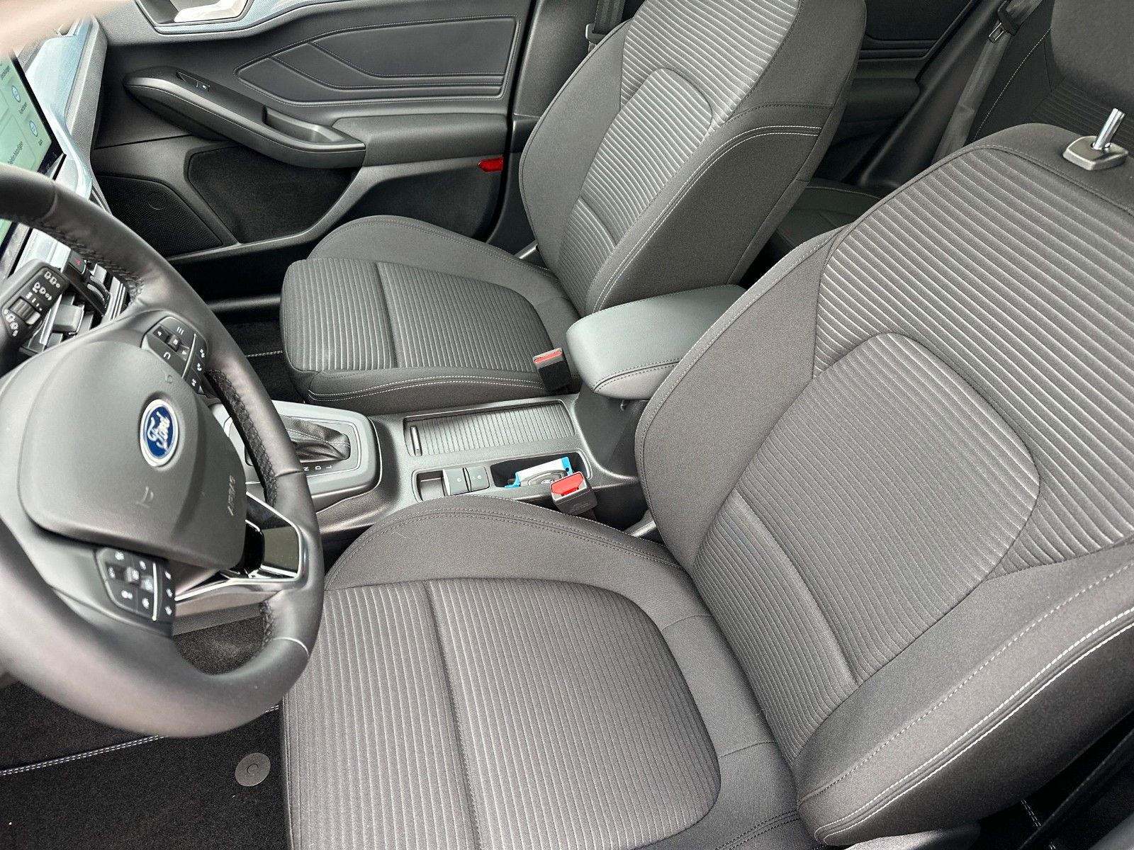 Fahrzeugabbildung Ford Focus Turnier Active X, FAHRASSISTENZPAKET