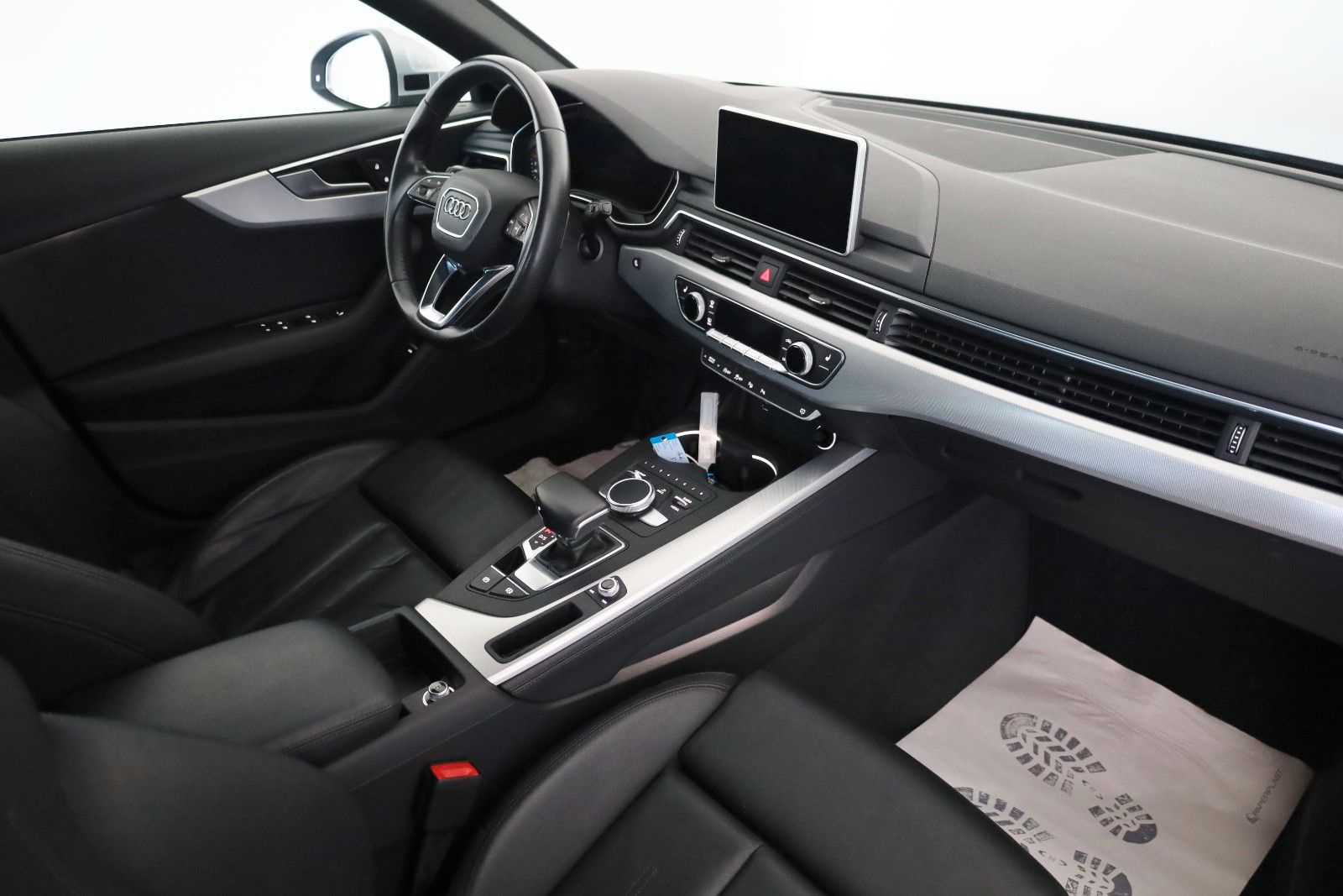 Fahrzeugabbildung Audi A4 Avant 45 TFSI S Line Leder,Navi,LED,Panorama