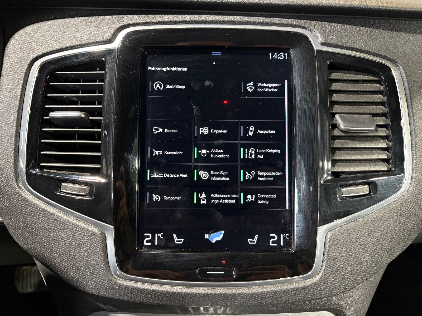 Fahrzeugabbildung Volvo XC90 Momentum AWD/NAVI/KAMERA/APPLE/KLIMA/SHZ