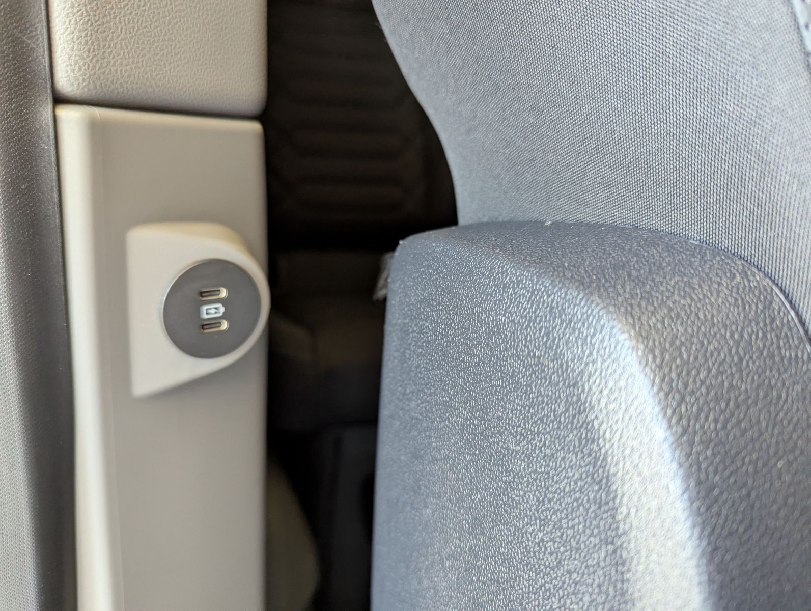 Fahrzeugabbildung Ford Tourneo Custom 320 Titaniu-X Leder Pano StHz AHK