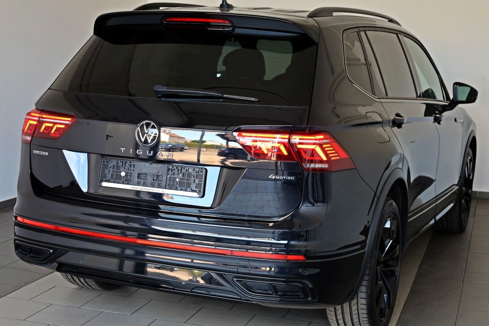 Fahrzeugabbildung Volkswagen Tiguan Allspace R-Line 4M Navi,HUD,Panorama,ACC