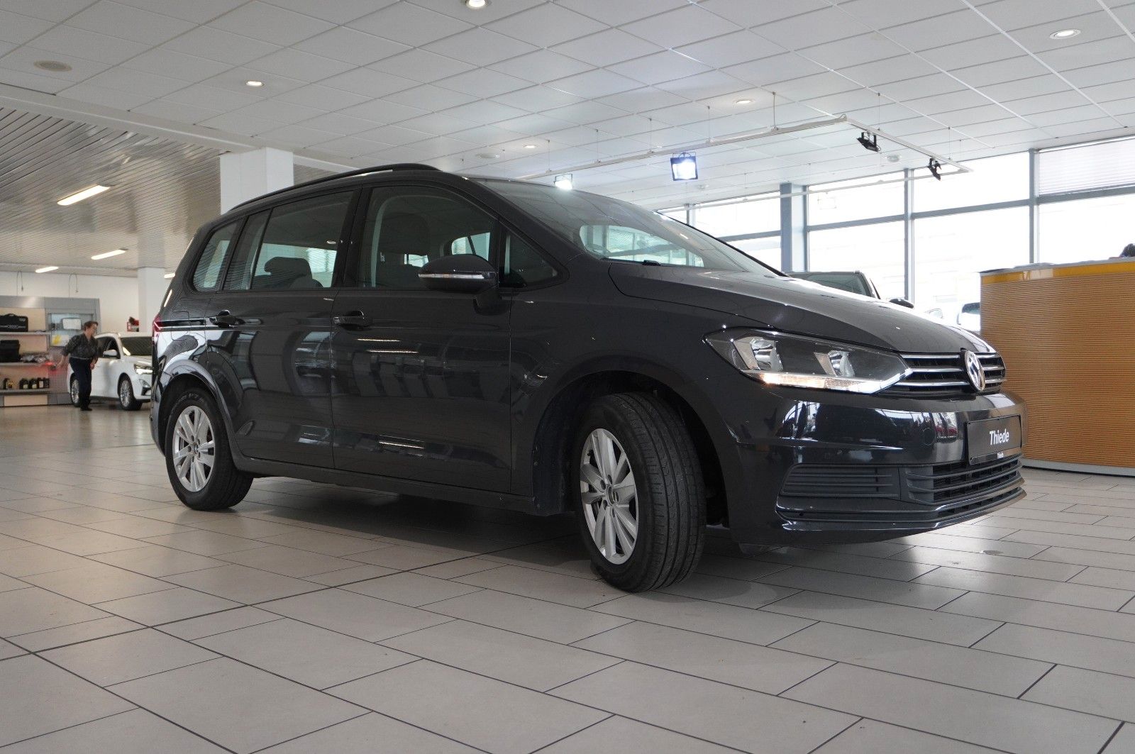 Fahrzeugabbildung Volkswagen Touran 2.0 TDI COMFORTLINE KLIMA/PDC/USB/ALU/BT