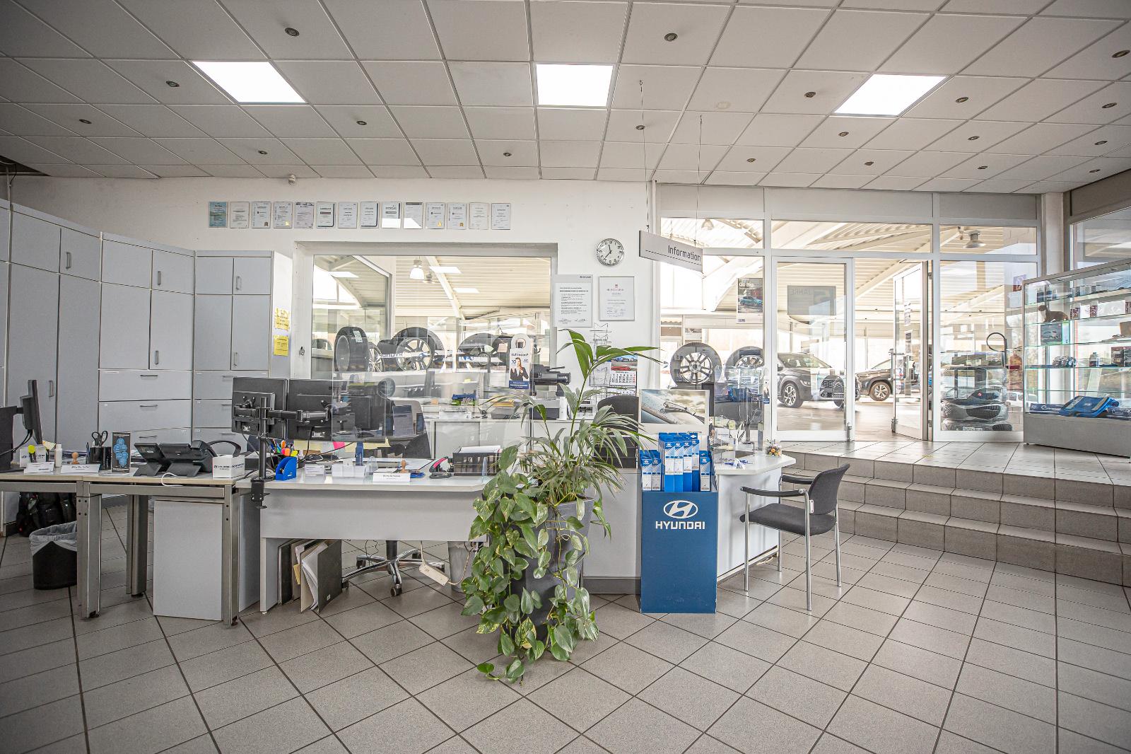 showroom-image-bottom