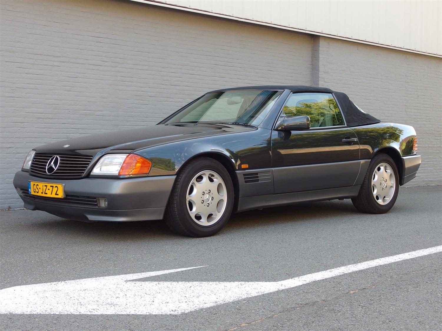 Mercedes-Benz SL 300 (2 Vorbesitzer & Schaltbetriebe)