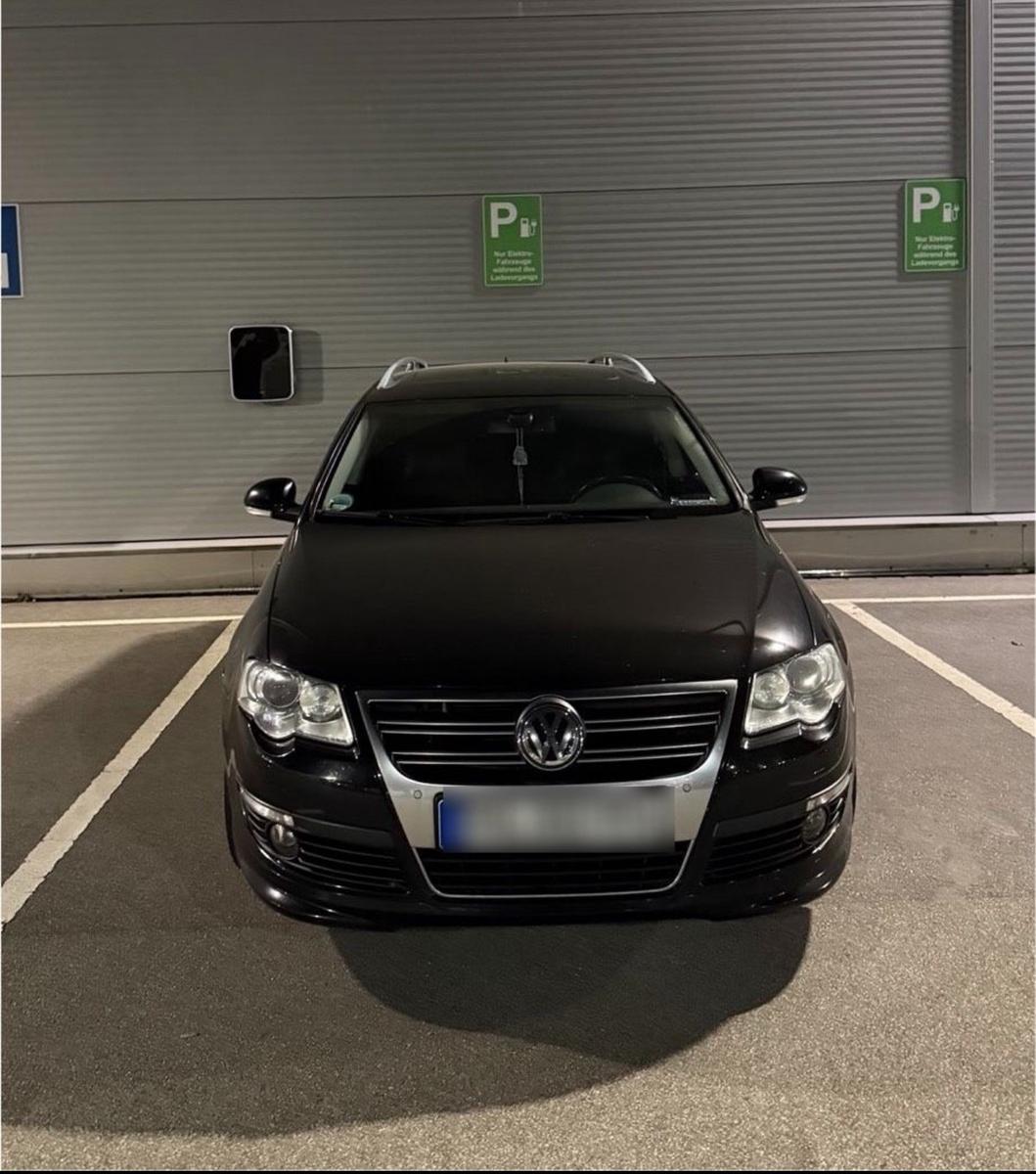 Volkswagen Passat 2010 — rear view