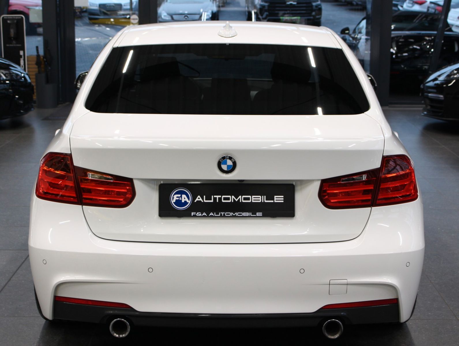 Fahrzeugabbildung BMW 335i xDrive M Sport*Head-up*Kamera*Harman-Kardon