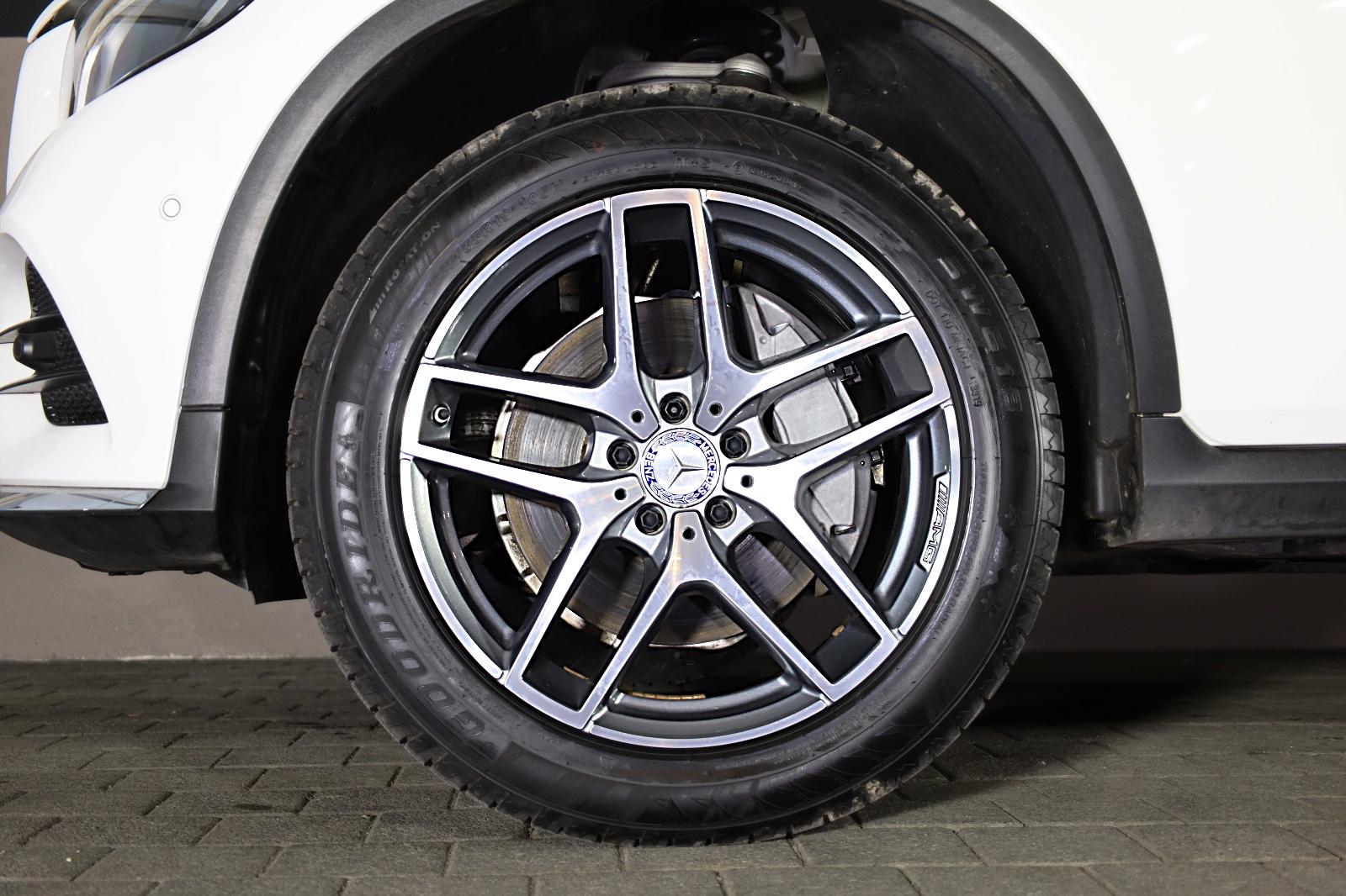 Mercedes-Benz GLC 300 4MATIC/PANO/SHZ/LHZ/TOTW/KAMERA/PDC/R19