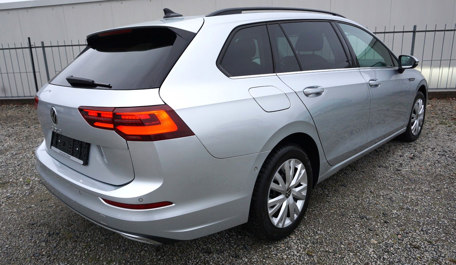 Fahrzeugabbildung Volkswagen Golf VIII Variant Style, Navi,LED,HUD,Kamera +WR