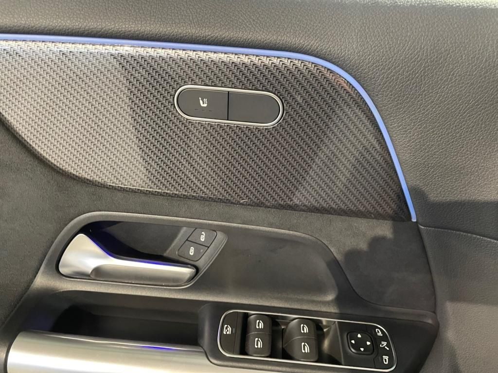 Fahrzeugabbildung Mercedes-Benz GLA 180 AMG AHK Pano LED KeyLess SHZ Sport Navi