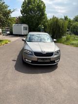 Skoda Octavia 1.4 TSI Ambition Ambition - Skoda Octavia mit Benzin-Antrieb: Limousine, 1.4
