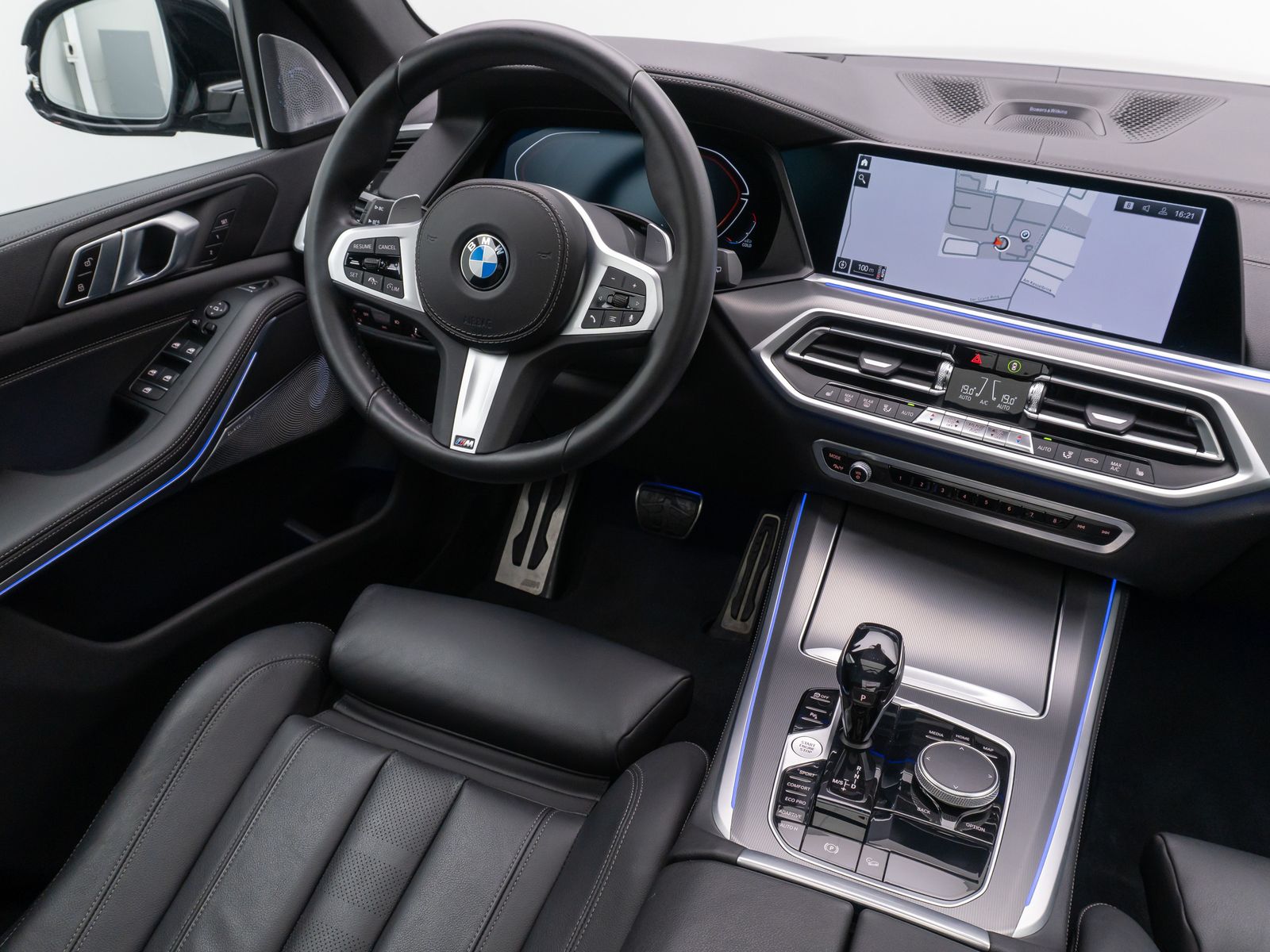 Fahrzeugabbildung BMW X5 xD40d M Sport Panorama Kamera HUD DAB B&W 22"