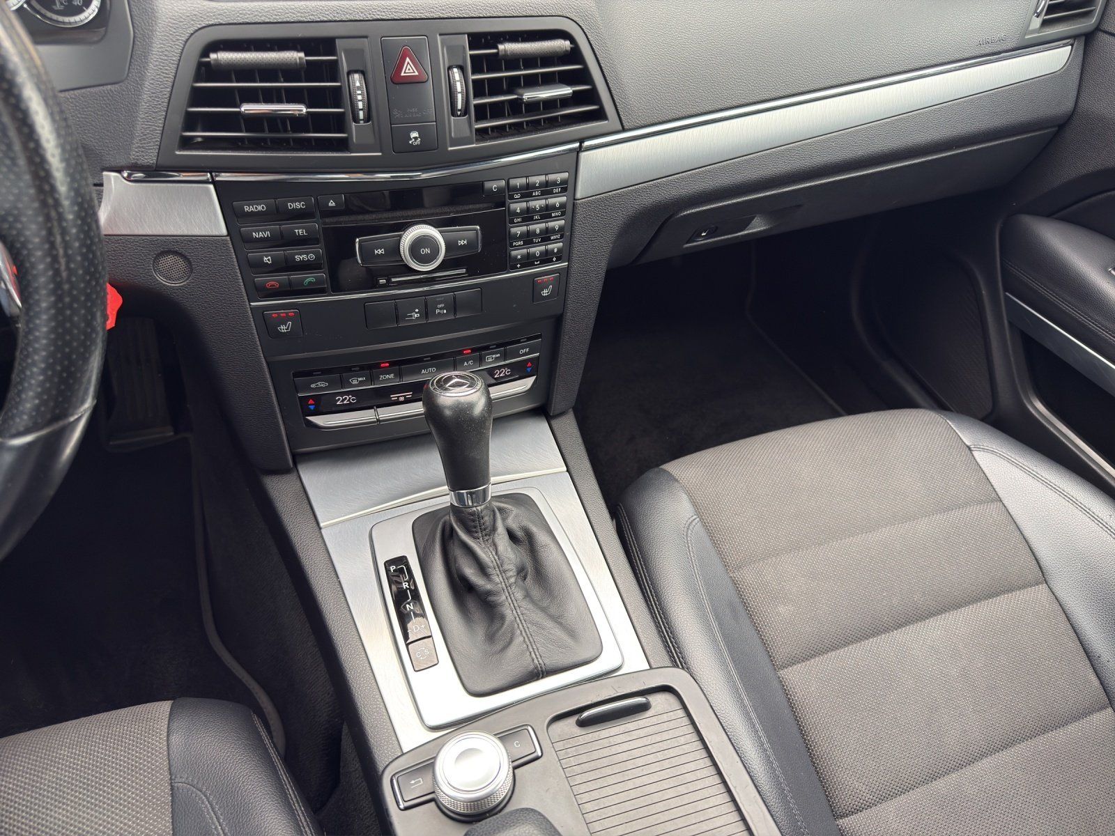 Fahrzeugabbildung Mercedes-Benz E 250 CGI Elegance BlueEfficie Coupe