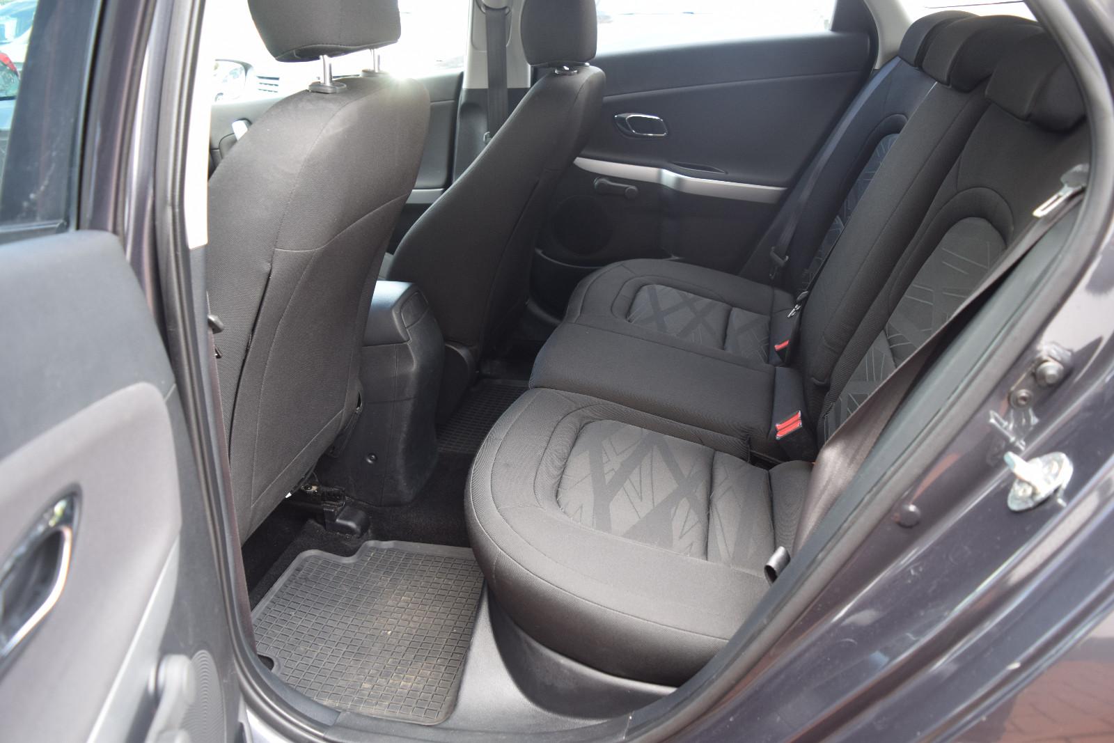 Kia cee'd 2013 — photo 9