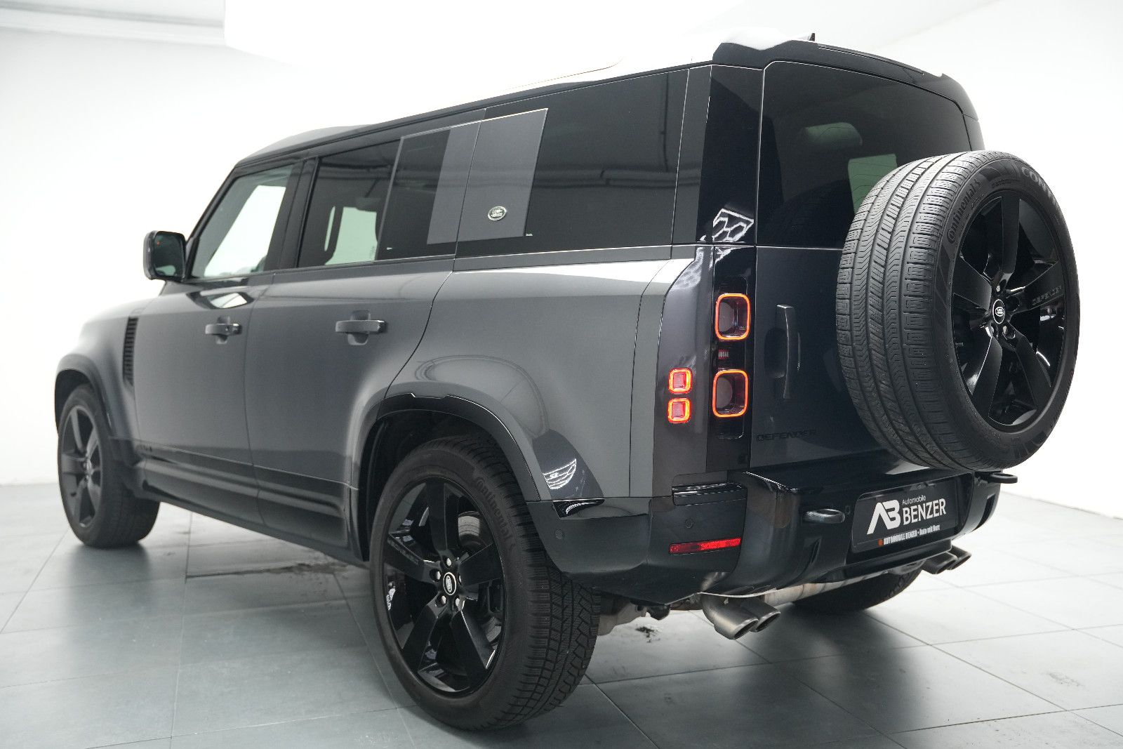 Fahrzeugabbildung Land Rover Defender 110 V8 *Panorama*HUD*Meridian*360°KAM*