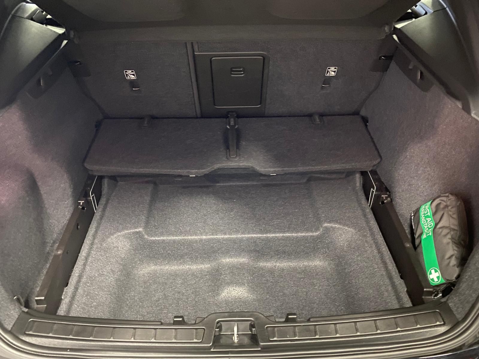 Fahrzeugabbildung Volvo XC40 KLIMA+RFK+PDC+NAVI+SITZHEIZ+4x4+AHK+ALU+LED