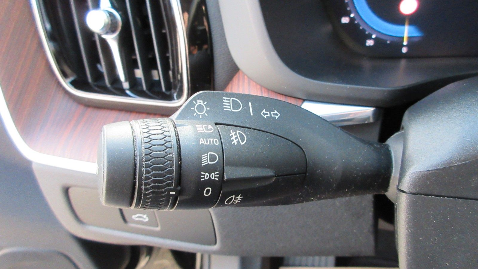 Fahrzeugabbildung Volvo XC 60 B4 Plus Bright 2WD