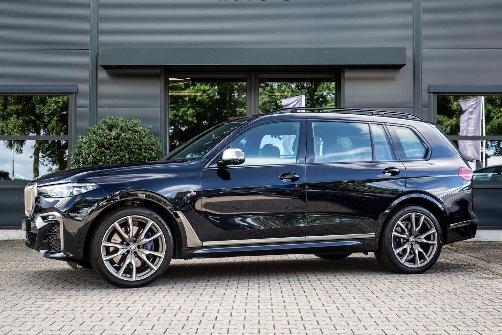 BMW X7 M50d High Executive 400pk, Panorama, TV Enter imagem 2