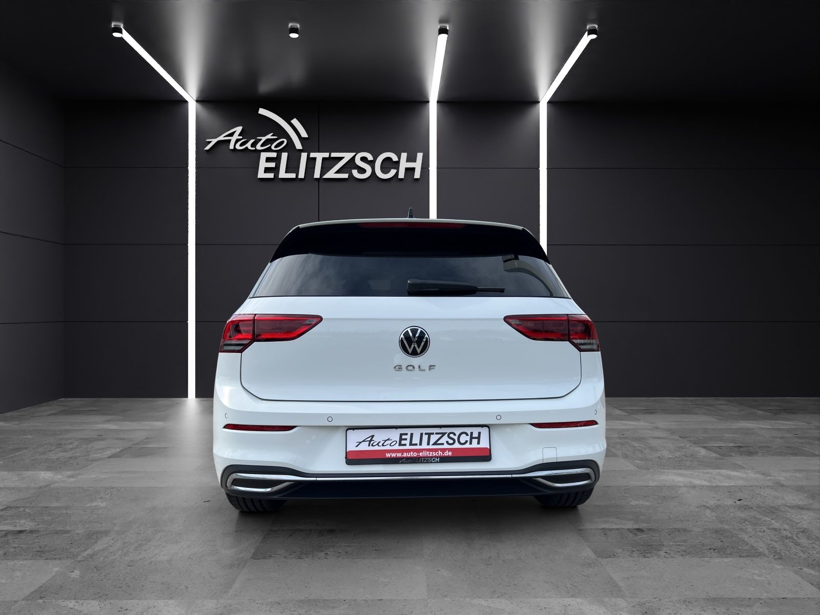 Fahrzeugabbildung Volkswagen Golf VIII TSI Active LED AHK Navi AID ACC RFK SH