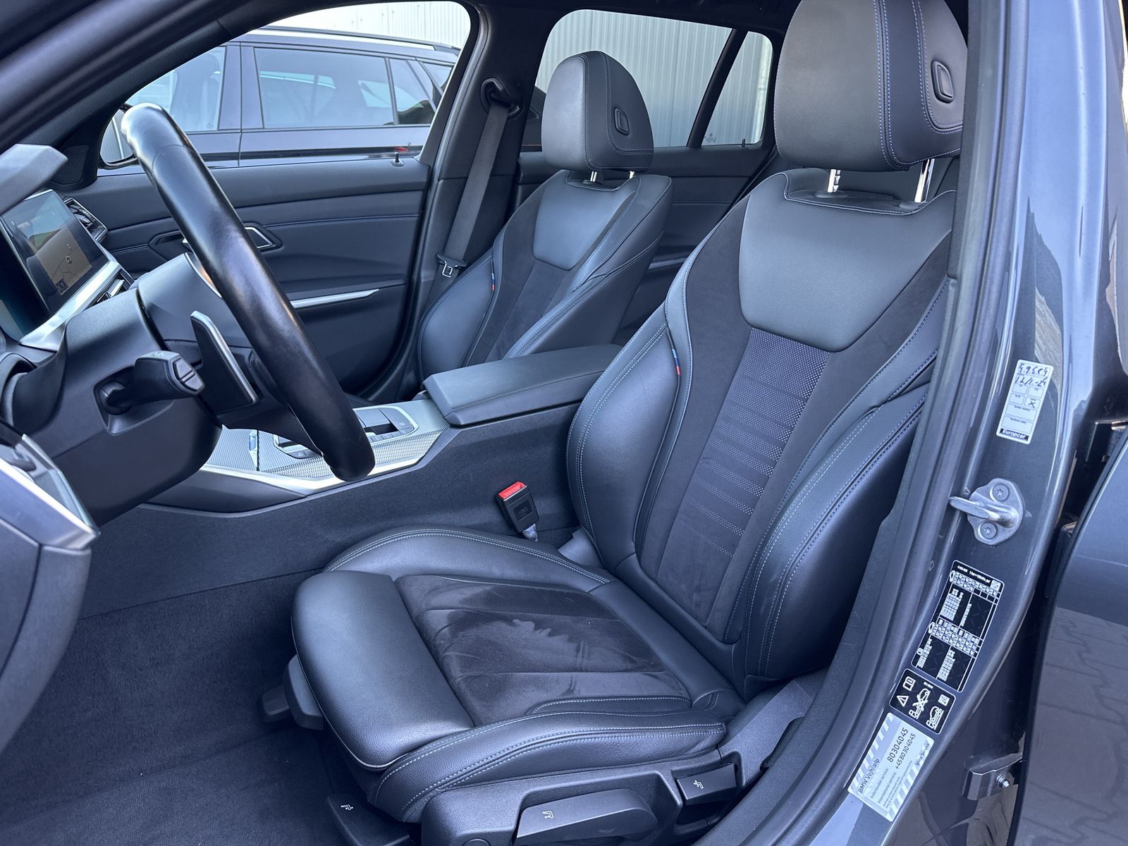 Fahrzeugabbildung BMW 330d Touring xDrive M-Sport NAV+LED+ACC+PANO+KAM
