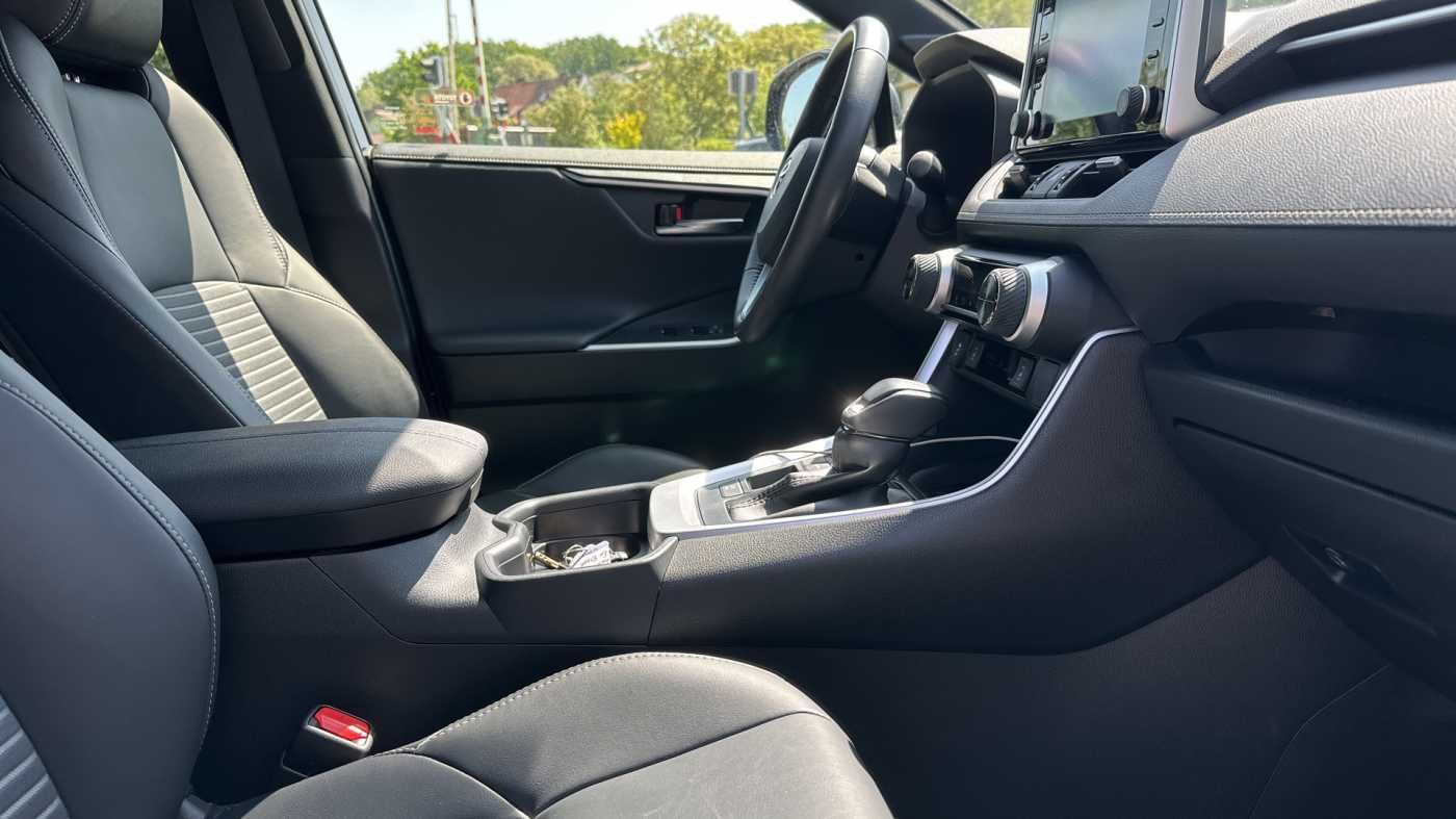 Fahrzeugabbildung Toyota RAV4 RAV 4 2.5 4x2 Hybrid Black Edition
