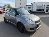 Suzuki Swift Lim. Black and White - Suzuki Swift: Black White