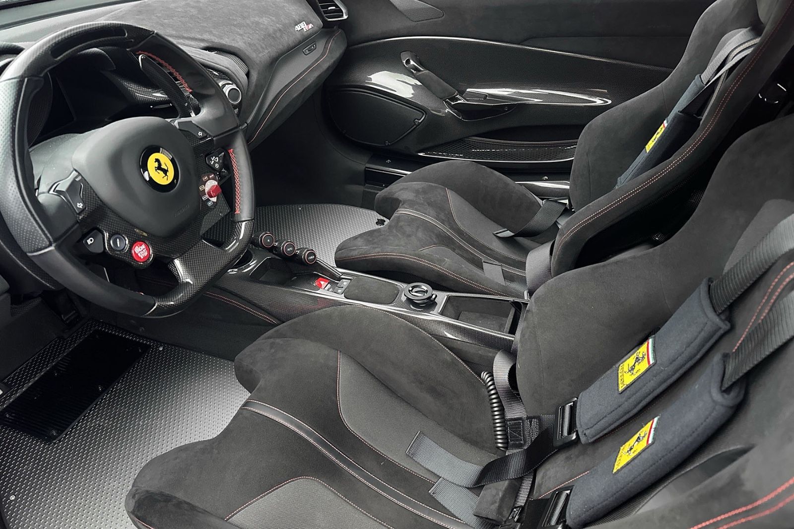 Fahrzeugabbildung Ferrari 488 Pista*Dt Auto*Voll Carbon*4 Punkt*Bügel
