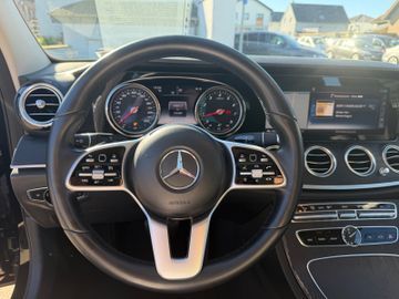 Mercedes E 200 - 11
