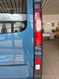 Opel Vivaro - 8