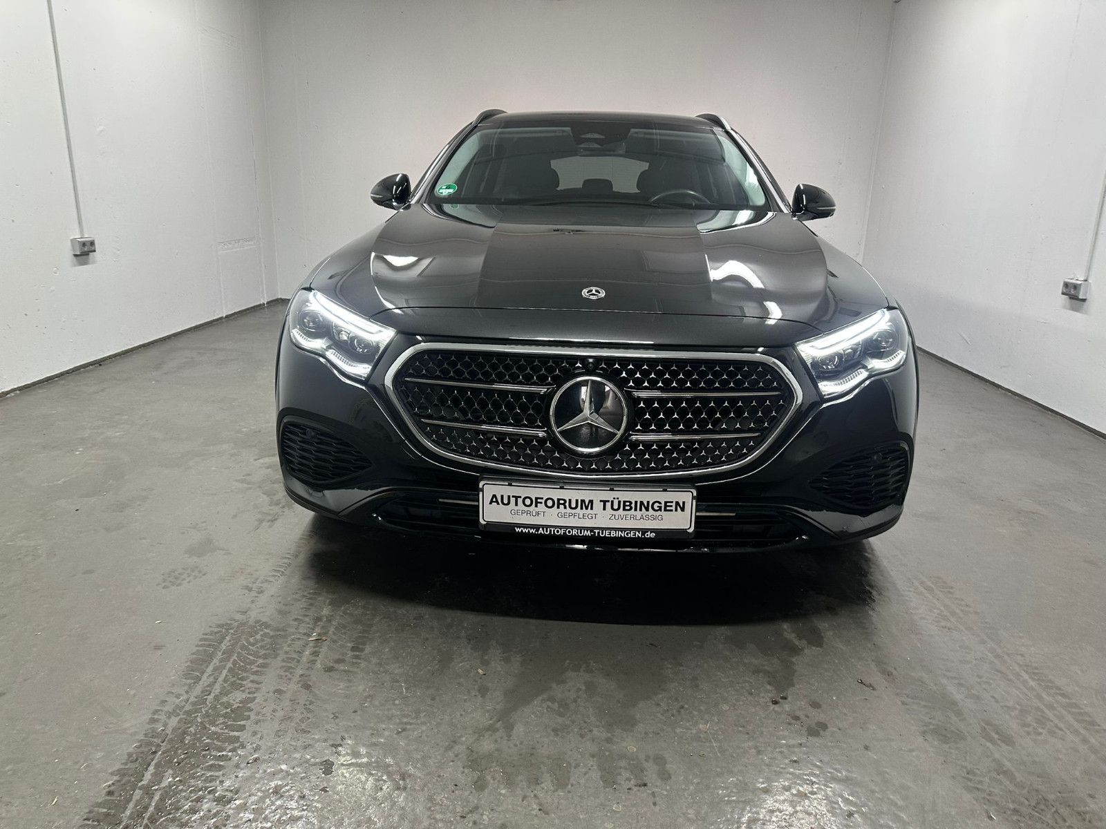 Fahrzeugabbildung Mercedes-Benz E 450 4MATIC T All-Terrain Autom. *AHK*AMBIENTE*