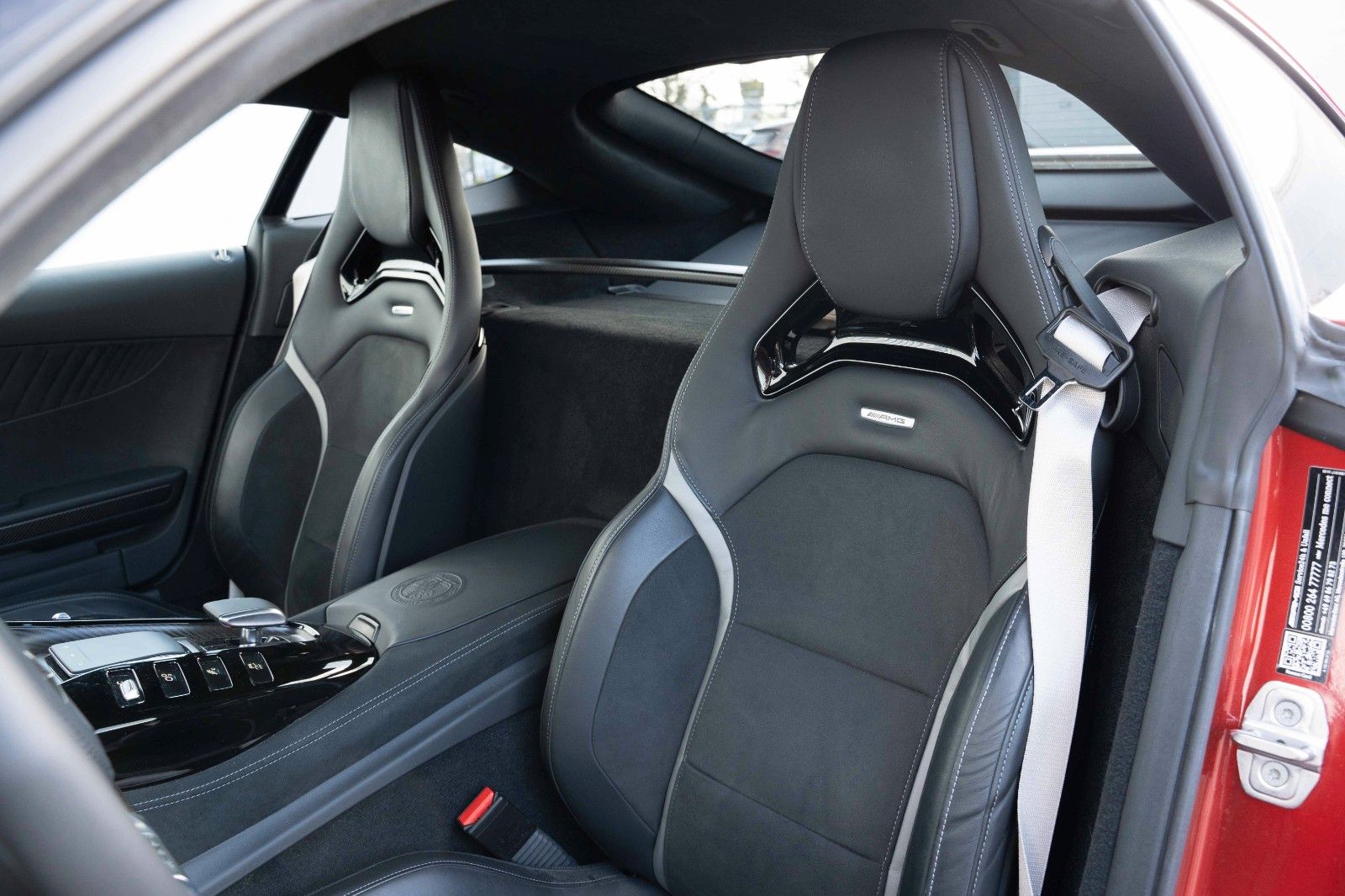 Fahrzeugabbildung Mercedes-Benz AMG GT R V8 CARBON BURMESTER 19/20" PERFORMANCE