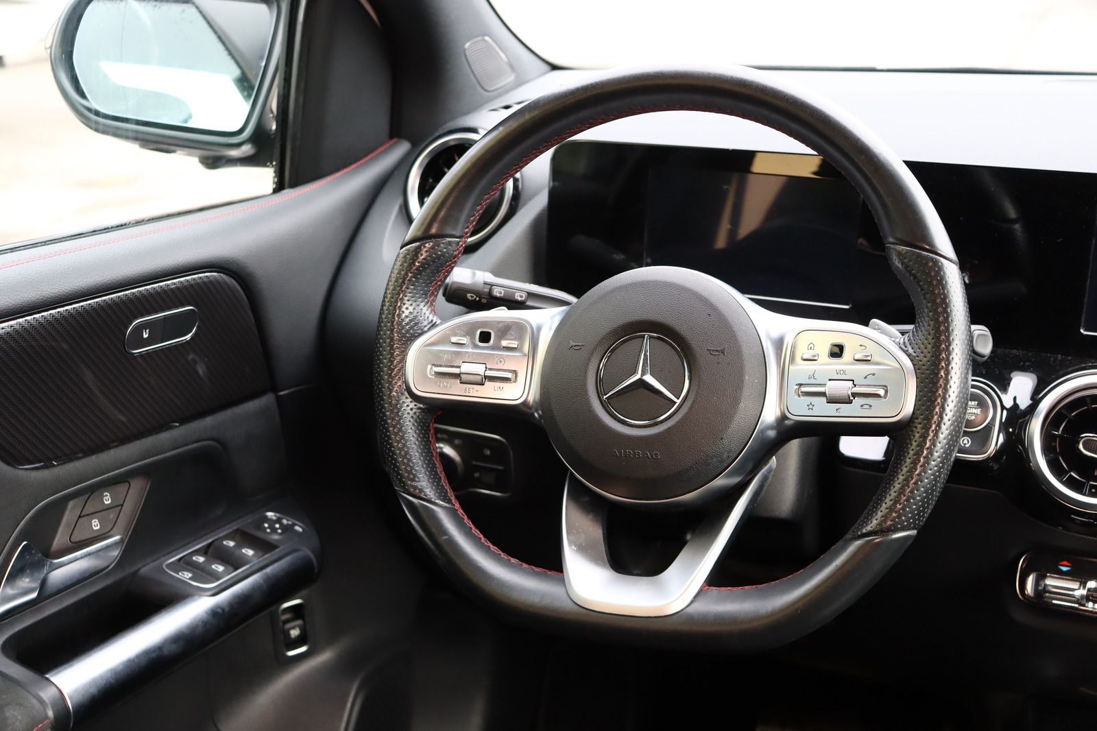 Fahrzeugabbildung Mercedes-Benz B 200 AMG Line * Navigation * Alcantara